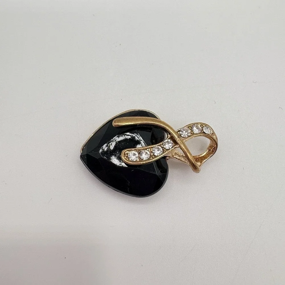 Vintage Black Faceted Heart Pendant Gold Tone Ribbon With Rhinestones‎